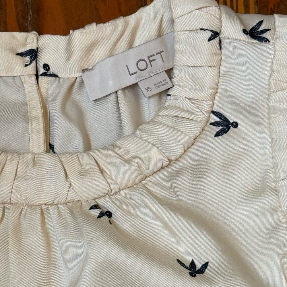 LOFT Ruched Trim Sleeveless Shell with Blue Bird Pattern - Picture 3 of 7